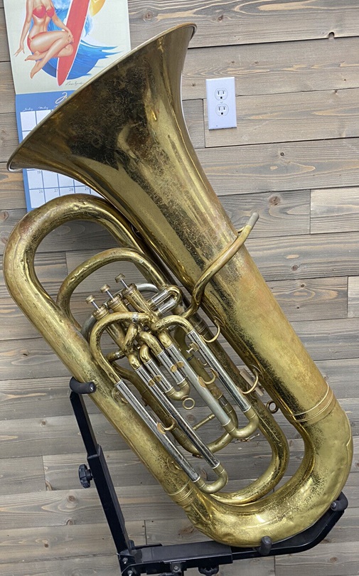 Besson 3-valve Comp BBb Tuba.jpg